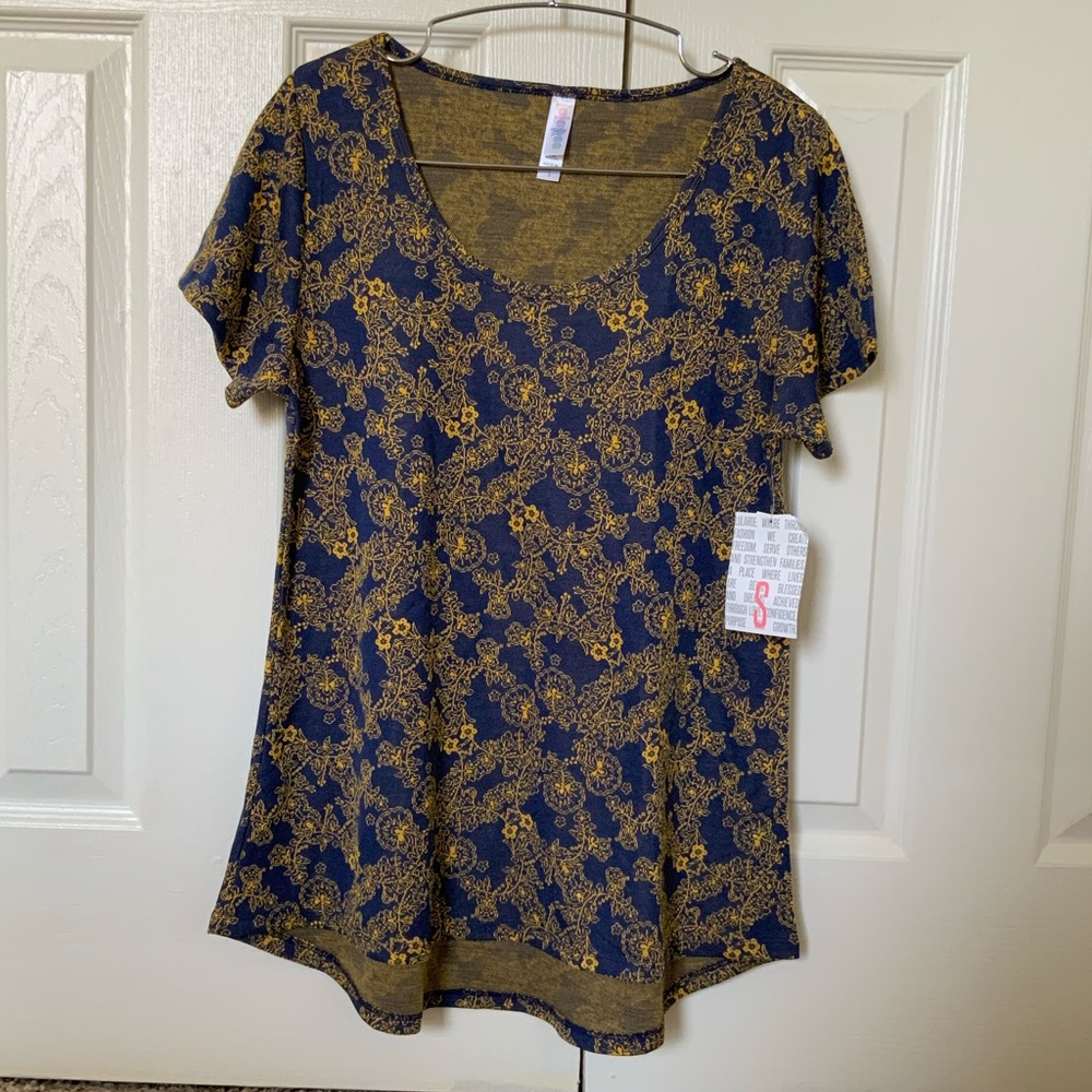 LulaRoe Classic T size S
